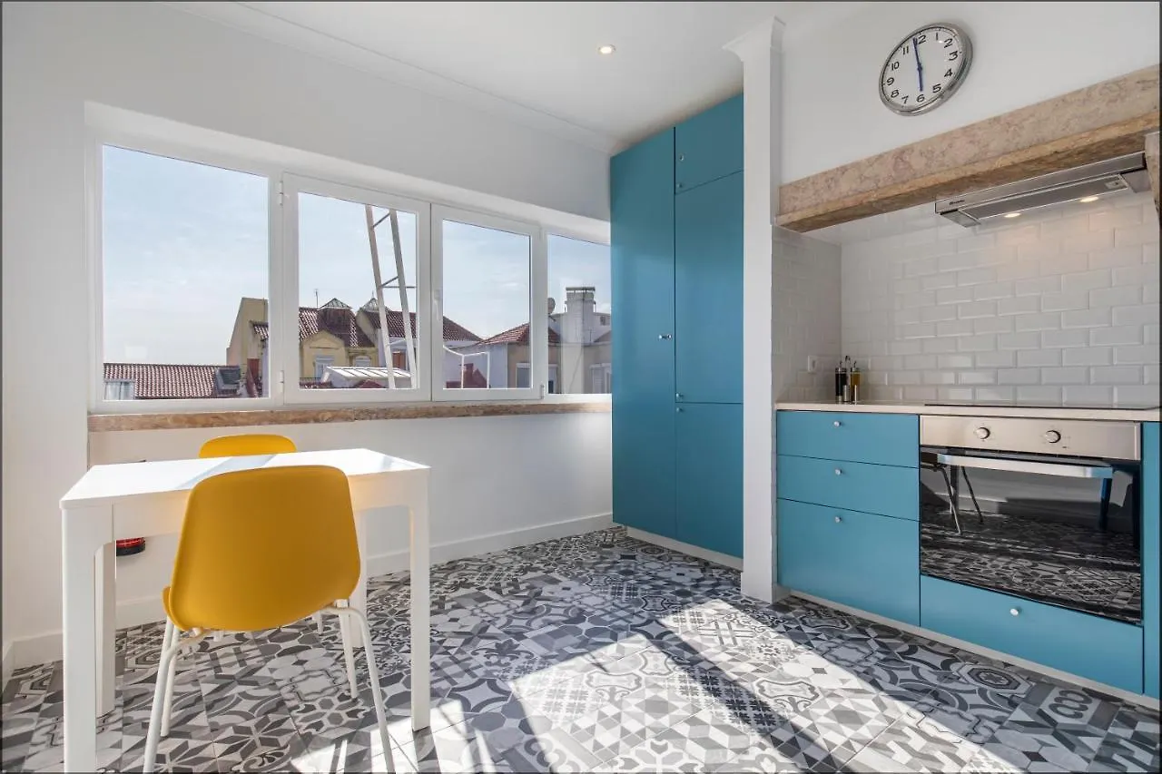 Lovelystay - Sunny 1Bdr Apartment W/Terrace Lisbon
