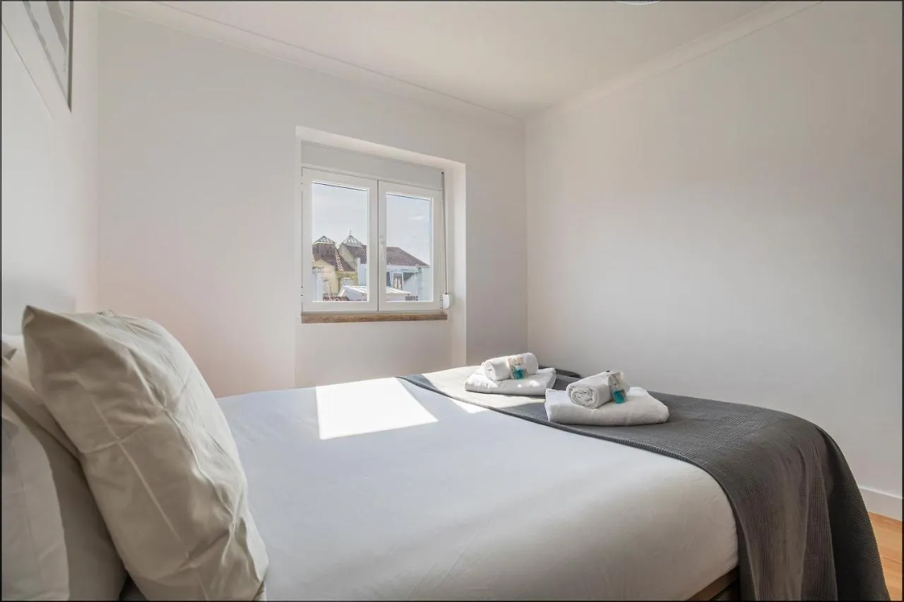 Lovelystay - Sunny 1Bdr Apartment W/Terrace Lisbon Portugal
