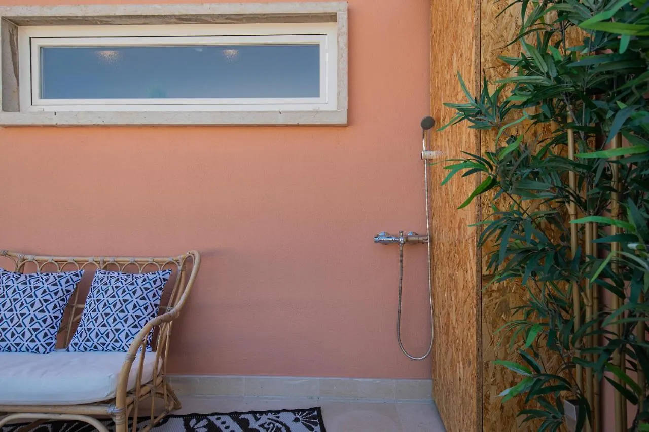 Lovelystay - Sunny 1Bdr Apartment W/Terrace Lisbon