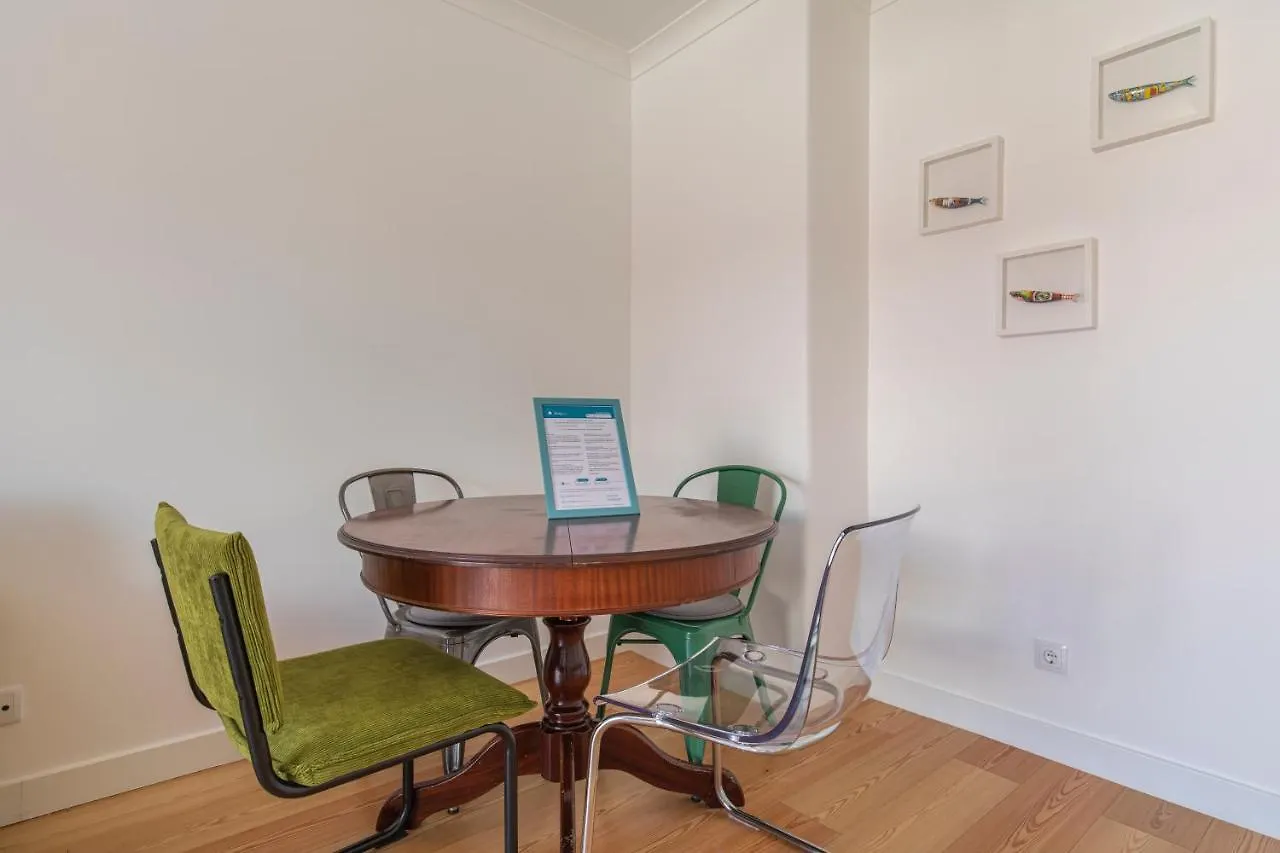 Lovelystay - Sunny 1Bdr Apartment W/Terrace Lisbon Portugal