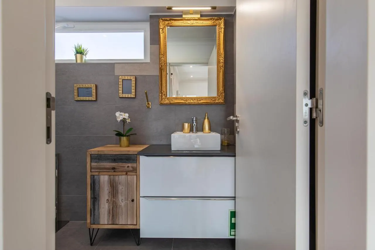 Lovelystay - Sunny 1Bdr Apartment W/Terrace Lisbon Portugal