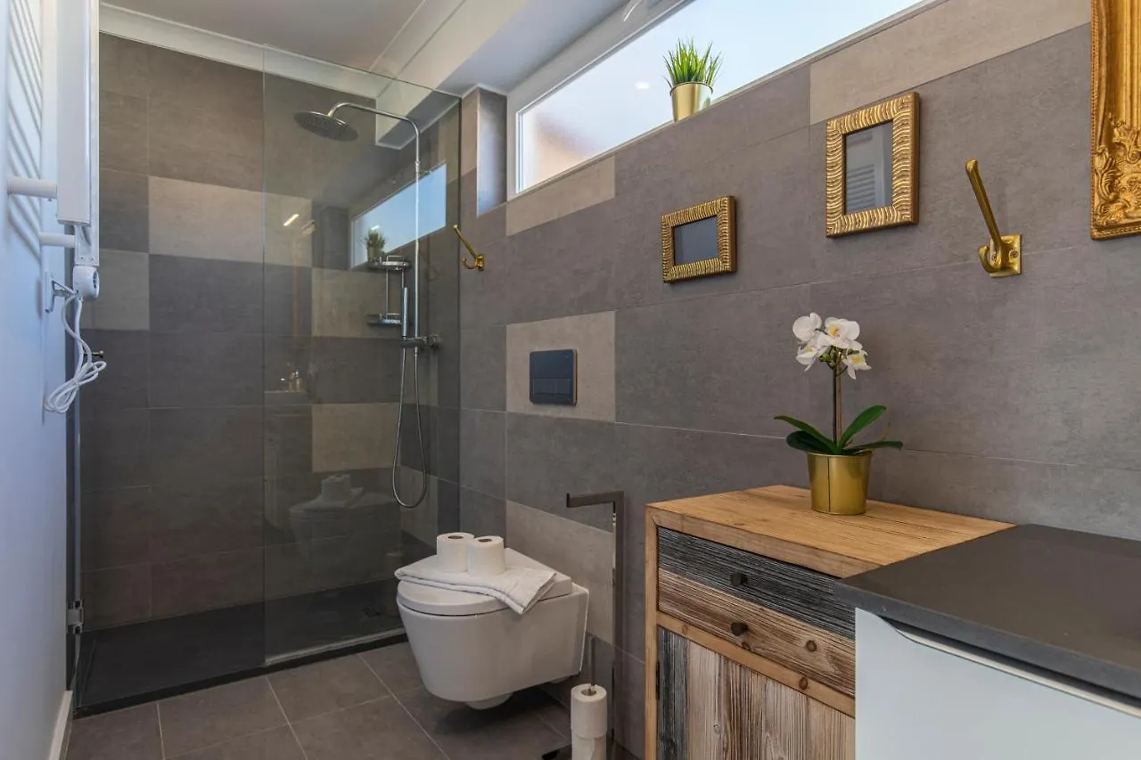 Lovelystay - Sunny 1Bdr Apartment W/Terrace Lisbon Portugal
