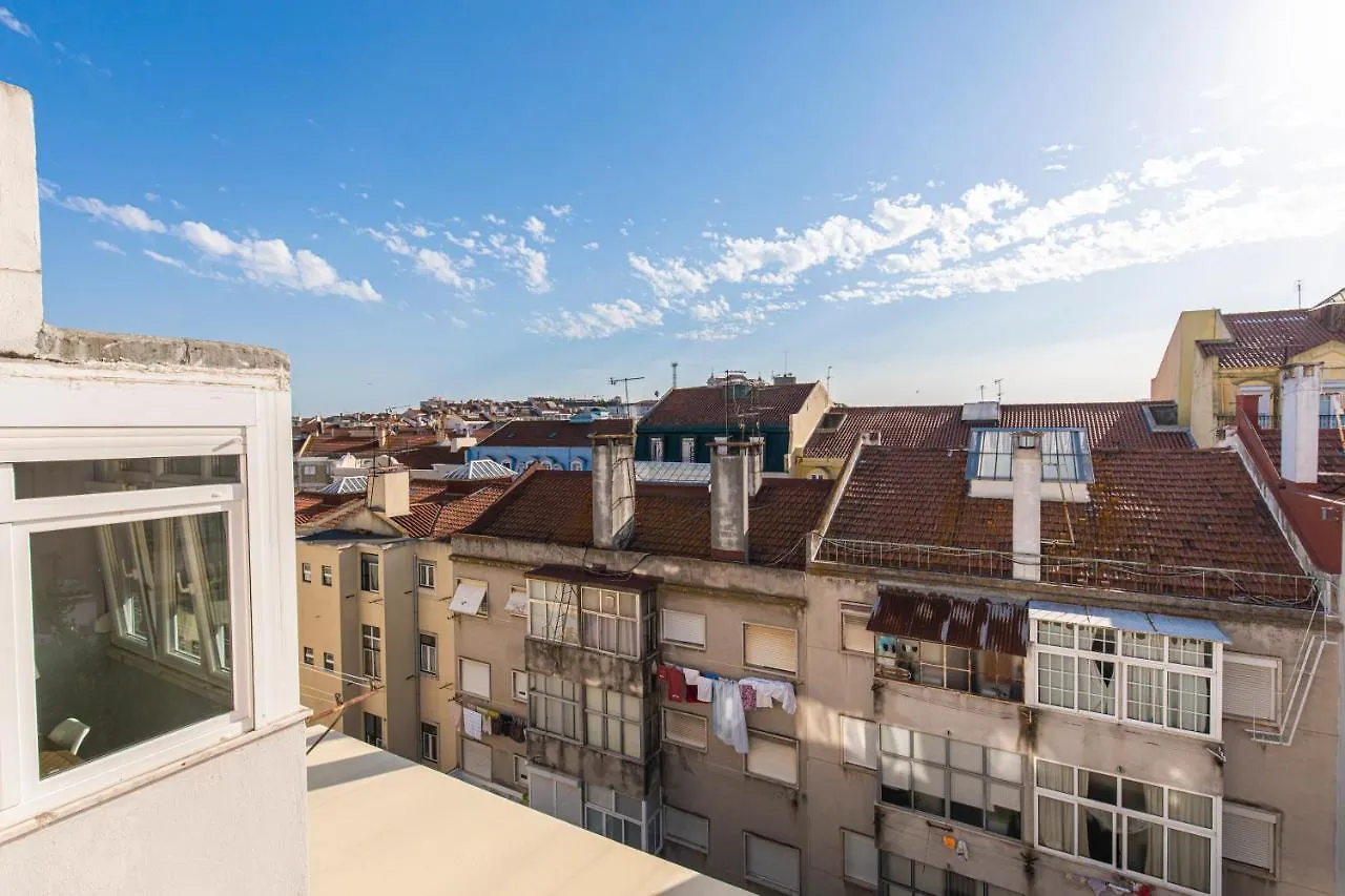 Lovelystay - Sunny 1Bdr Apartment W/Terrace Lisbon