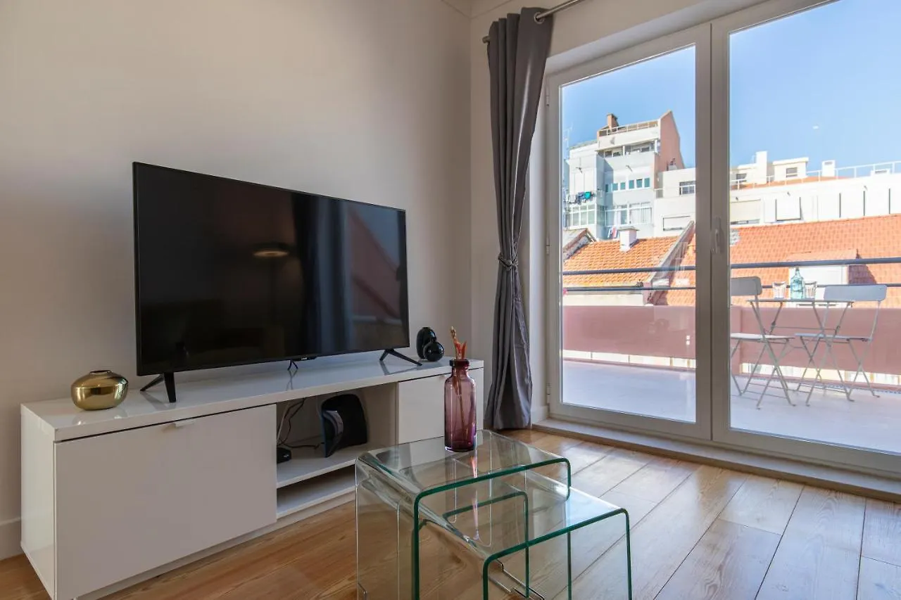 Lovelystay - Sunny 1Bdr Apartment W/Terrace Lisbon