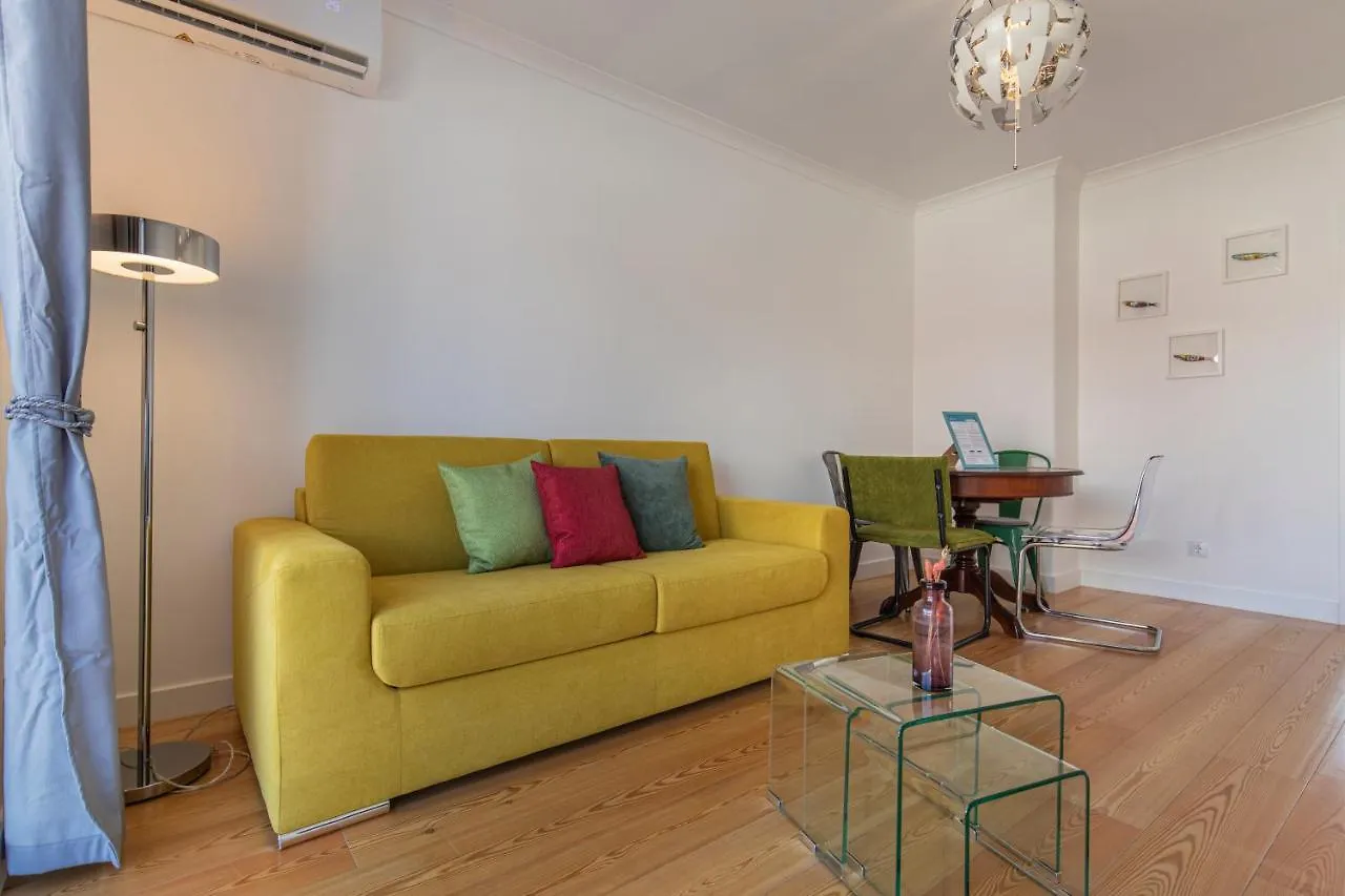 Lovelystay - Sunny 1Bdr Apartment W/Terrace Lisbon