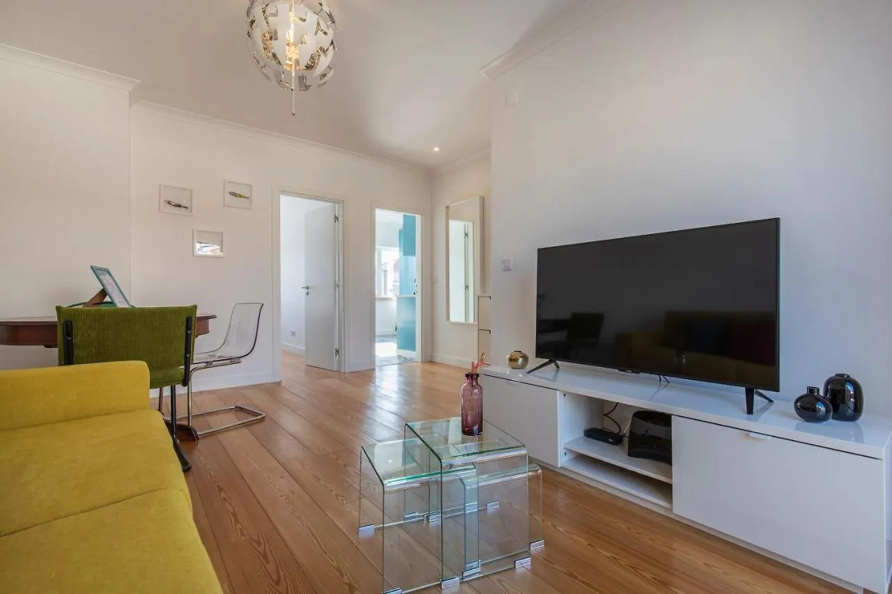 Lovelystay - Sunny 1Bdr Apartment W/Terrace Lisbon 0*,