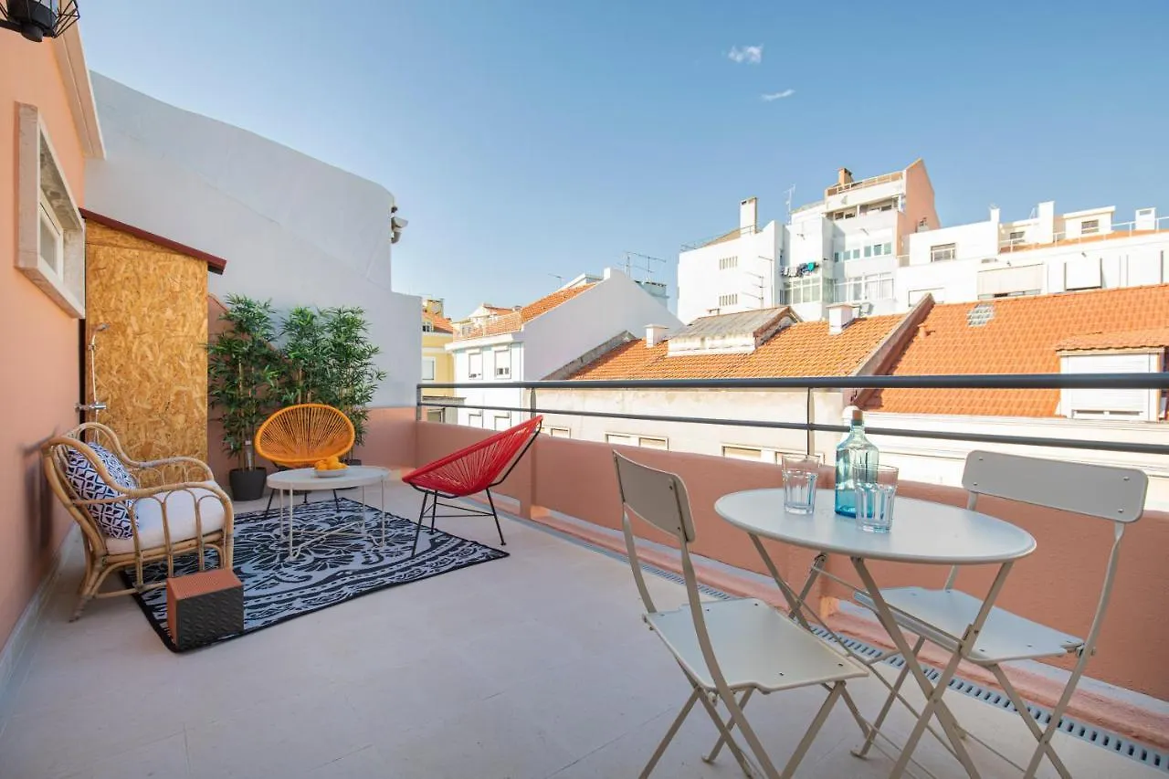 Lovelystay - Sunny 1Bdr Apartment W/Terrace Lisbon