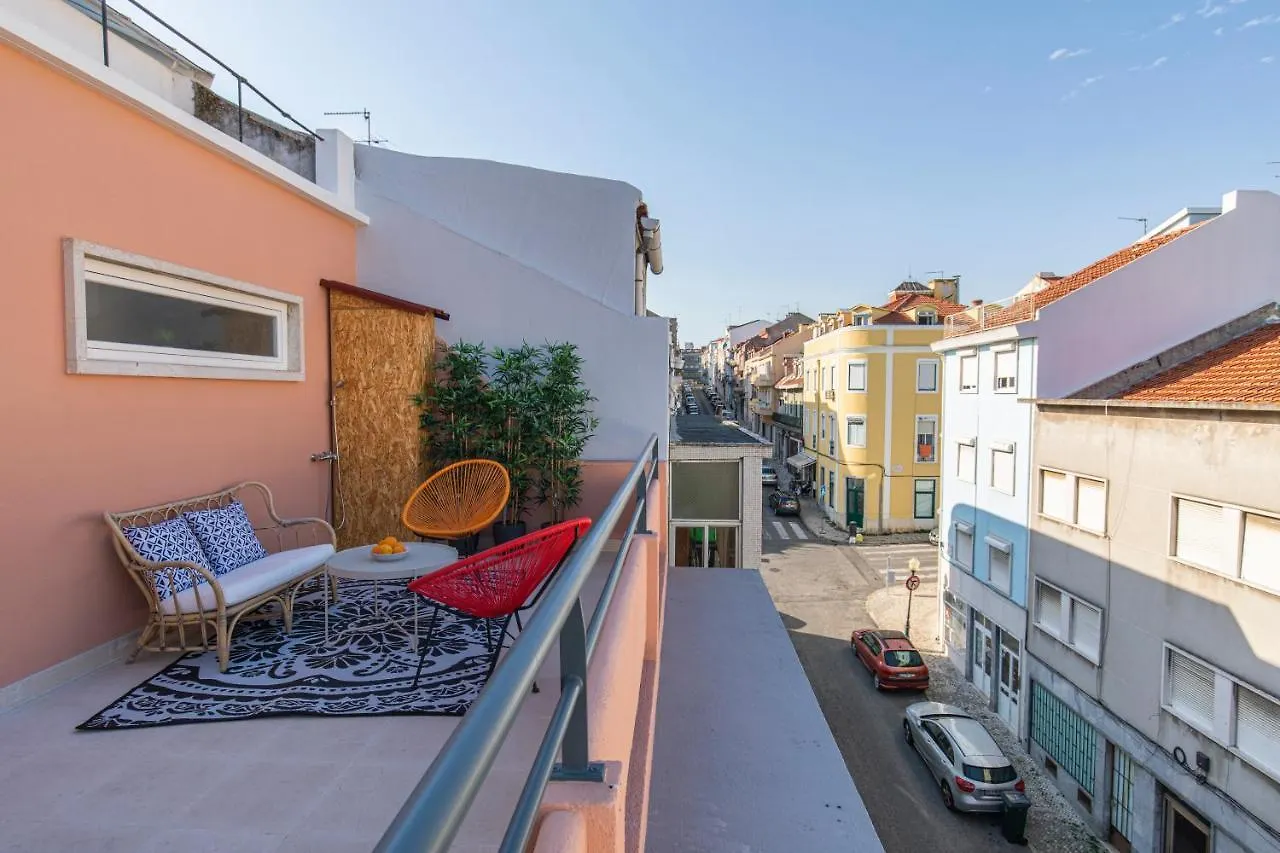 Lovelystay - Sunny 1Bdr Apartment W/Terrace Lisbon