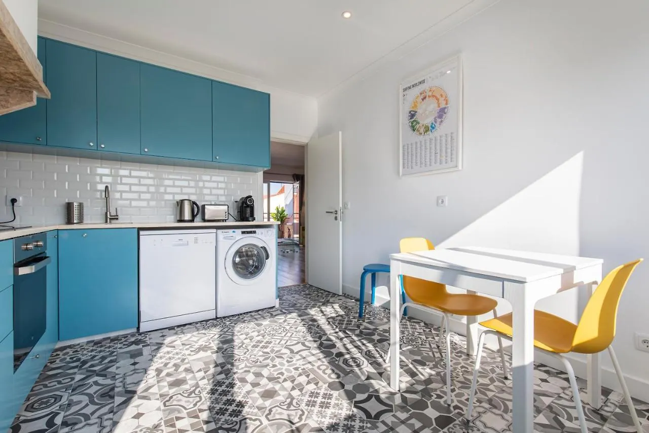 Lovelystay - Sunny 1Bdr Apartment W/Terrace Lisbon